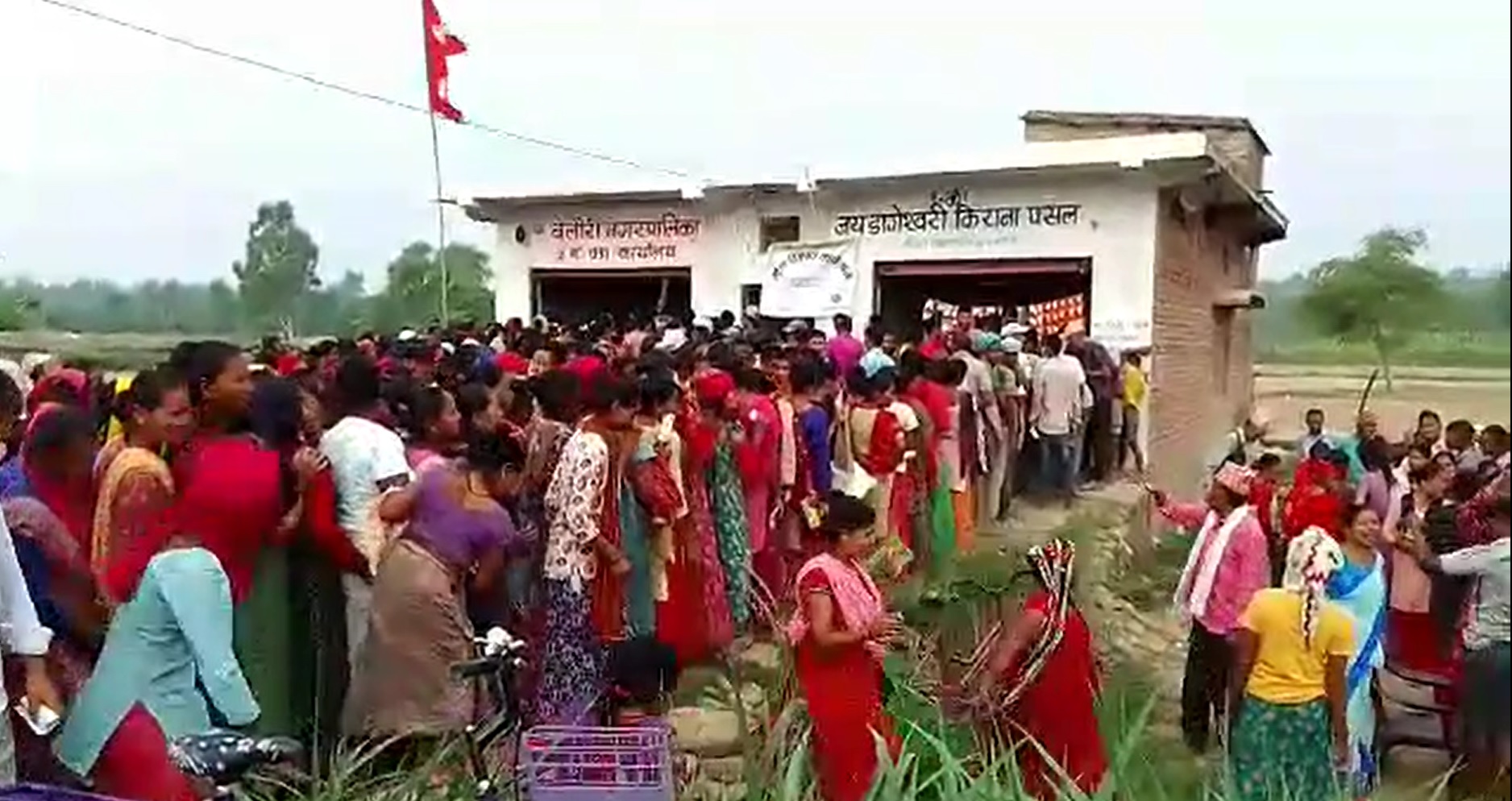 लामखुट्टेको टोकाइबाट बचाउनका लागि झुल वितरण